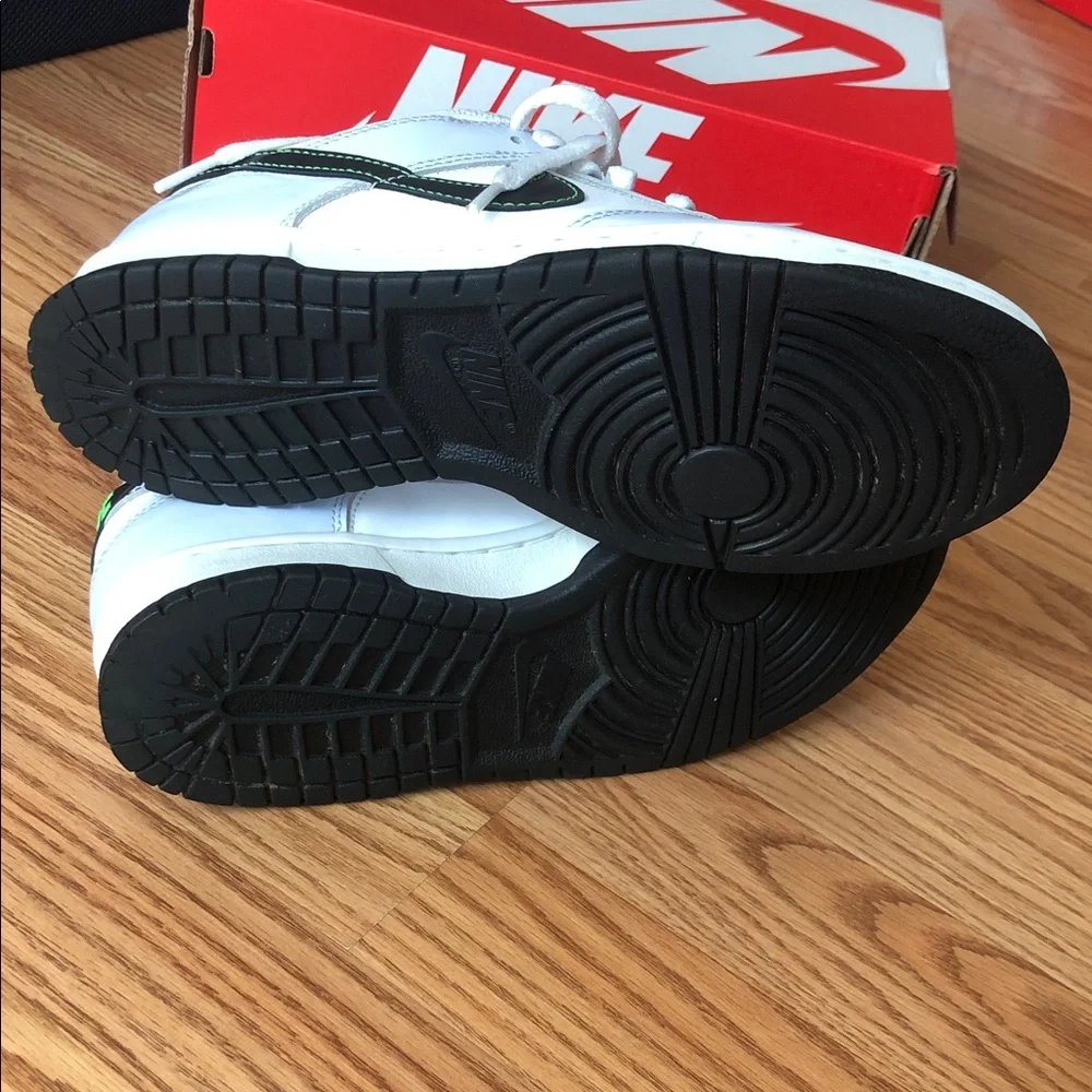 NIKE DUNK LOW